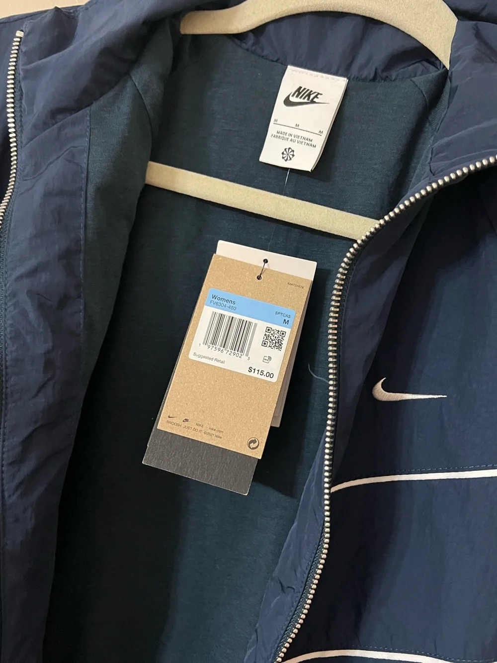 Nike Women's Sportswear Windrunner Woven Jacket Navy Blue Medium